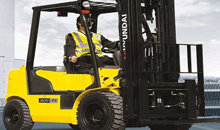 Xe nâng dầu 3 tấn và Giá xe nâng 3 tấn thương hiệu Uy tín ở Việt Nam