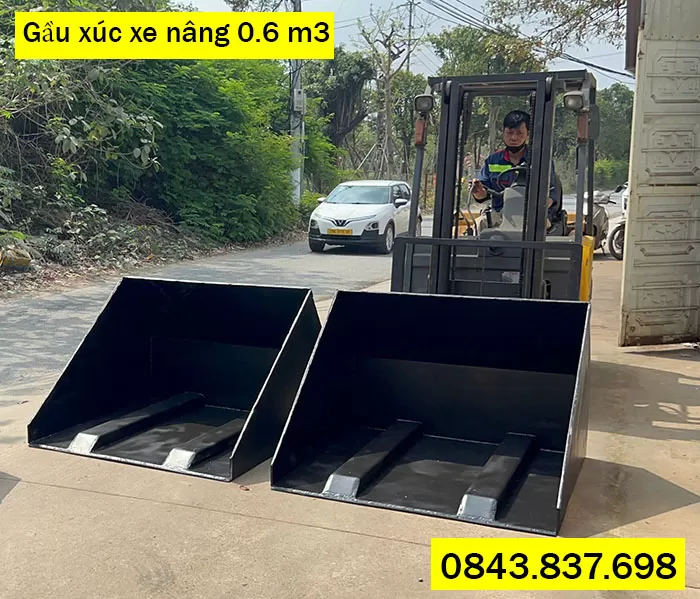 Gau xuc xe nang