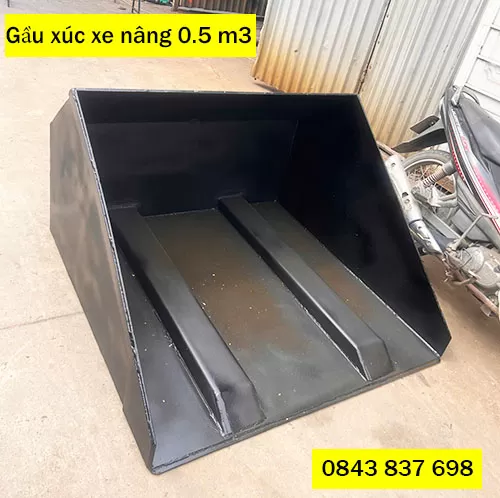 Gầu x&uacute;c xe n&acirc;ng nhỏ gọn