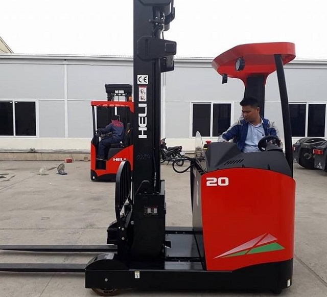 Xe nâng điện reach truck Xe nâng điện reach truck