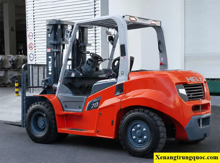 Xe n&acirc;ng 7 tấn