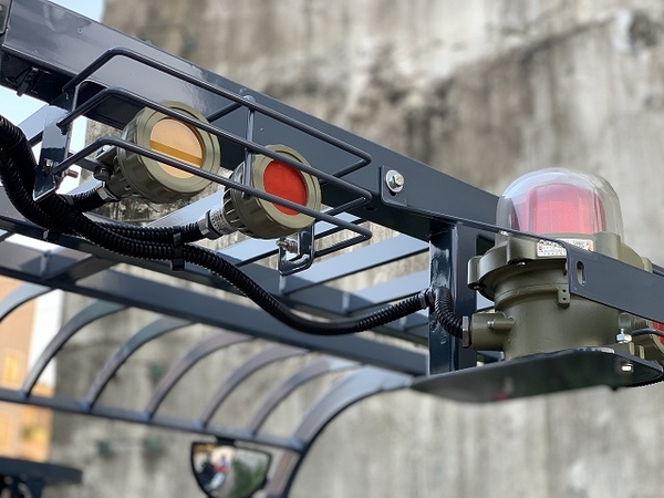 Vô lăng và đèn xe nâng điện chống cháy nổ