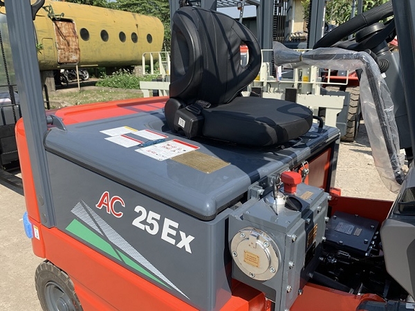 Ngoại hình xe nâng chốn cháy nổ