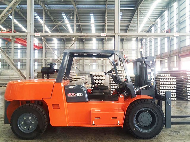 Xe nâng 10 tấn chui container Xe nâng 10 tấn chui container