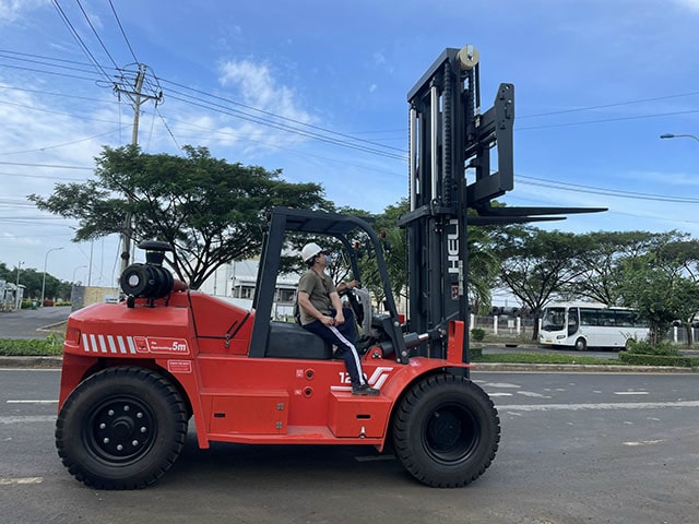 Xe nâng dầu 12 tấn Xe nâng dầu 12 tấn