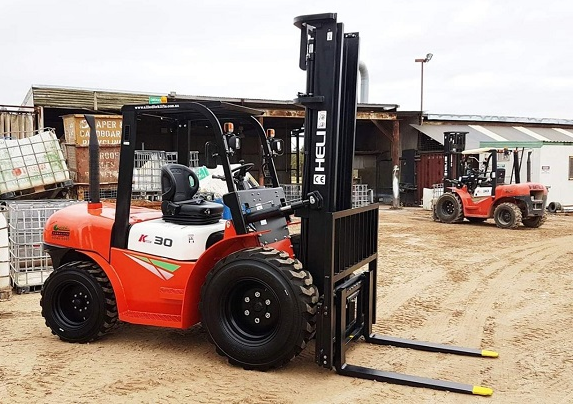 Xe nâng địa hình 3 tấn Xe nâng địa hình 3 tấn