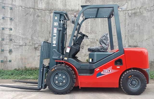 Xe nâng chạy xăng 3 tấn