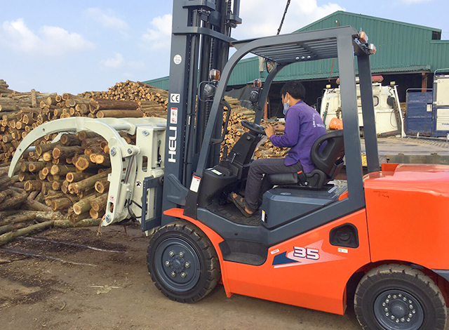 xe nâng heli kẹp gỗ tròn xe nâng heli kẹp gỗ tròn