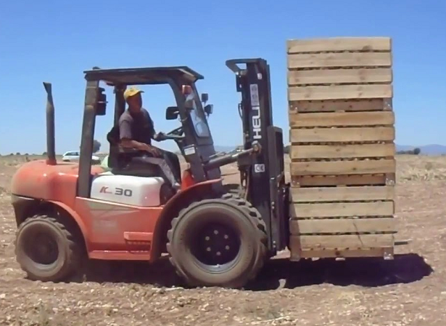 Xe nâng dự án pin năng lượng mặt trời Xe nâng dự án pin năng lượng mặt trời